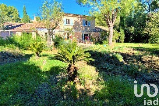 Maison traditionnelle 6 pièces de 190 m² à Bandol (83150)