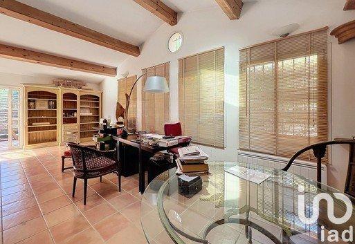 Maison traditionnelle 6 pièces de 190 m² à Bandol (83150)