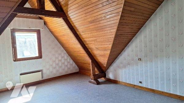 A Vendre à ERNEE (53500), en Mayenne. Idéalement situé, pavillon (141 m²) construit en 1986, él...