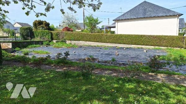A Vendre à ERNEE (53500), en Mayenne. Idéalement situé, pavillon (141 m²) construit en 1986, él...