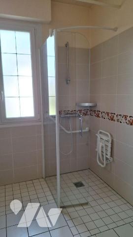 A Vendre à ERNEE (53500), en Mayenne. Idéalement situé, pavillon (141 m²) construit en 1986, él...