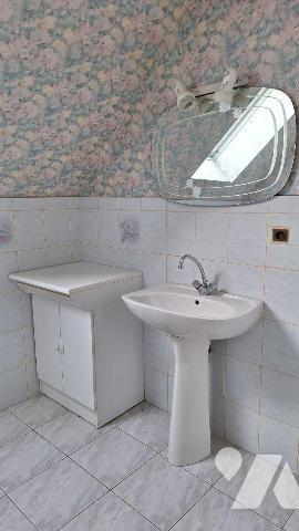 A Vendre à ERNEE (53500), en Mayenne. Idéalement situé, pavillon (141 m²) construit en 1986, él...