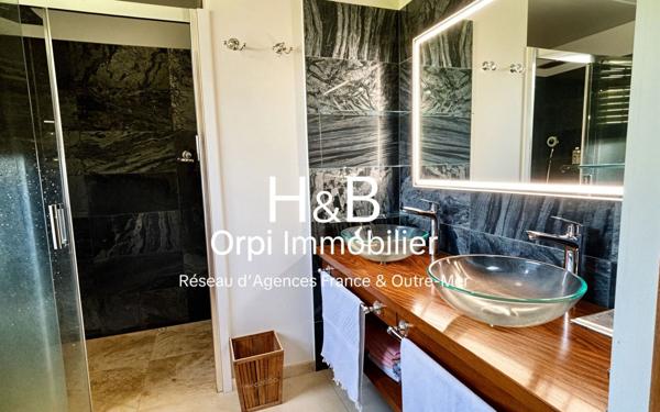 Appartement à vendre    5 pièces • 177 m2 Schoelcher