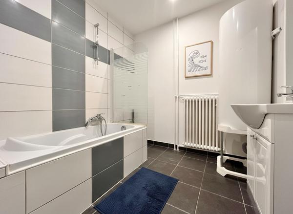 HAYANGE quartier Mairie - T5 moderne rénové de 108 m² avec ascenseur