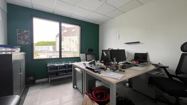 Local/bureau à vendre QUIMPER - 670 m² - Parking  Quartier Ty Pont Kerroué