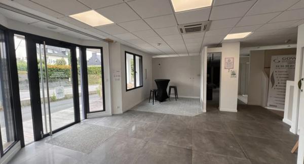 Local/bureau à vendre QUIMPER - 670 m² - Parking  Quartier Ty Pont Kerroué