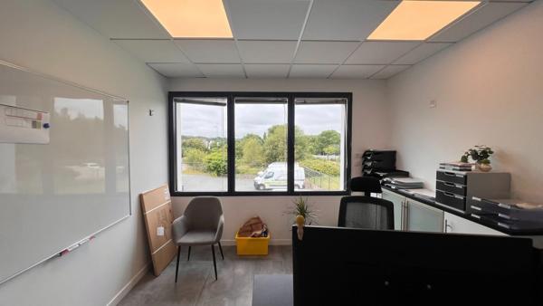 Local/bureau à vendre QUIMPER - 670 m² - Parking  Quartier Ty Pont Kerroué