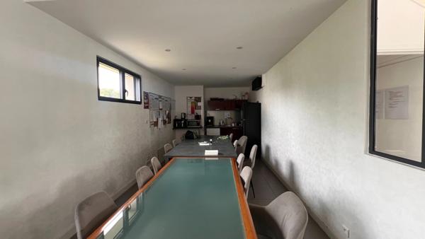 Local/bureau à vendre QUIMPER - 670 m² - Parking  Quartier Ty Pont Kerroué