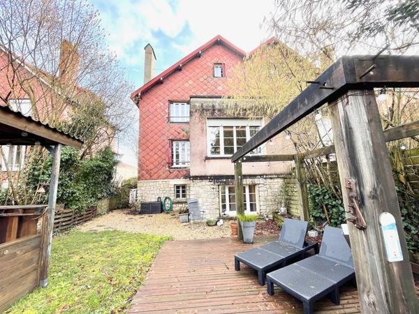 Melle Exceptional 5-Bedroom Architect-Designed Home (1939)