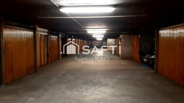 PARIS 4 - BOX DE 13.5m²