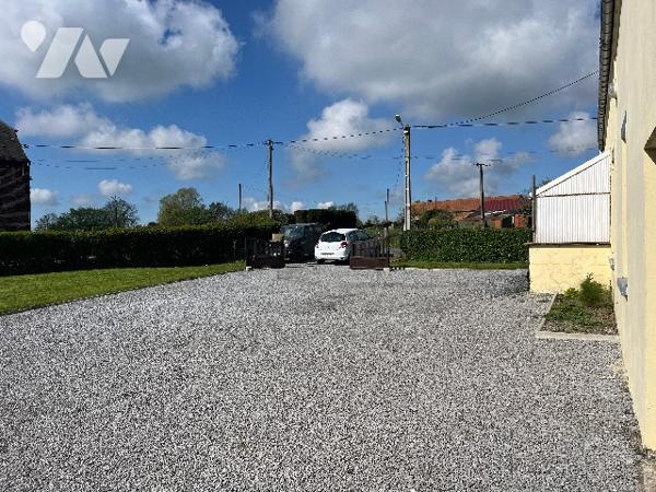 Maison individuelle avec garage et terrain