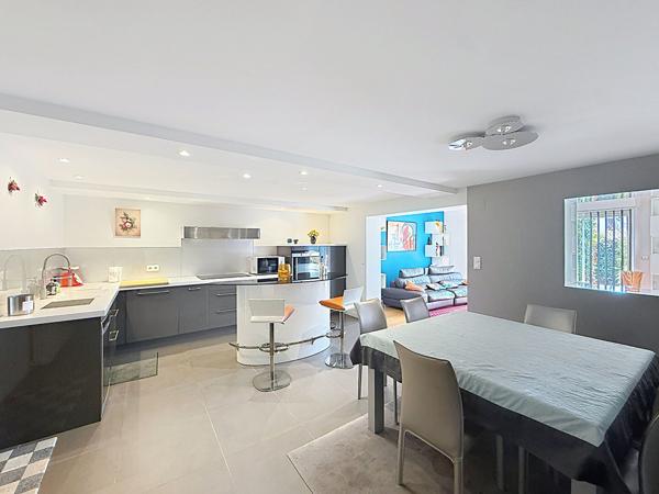 Maison à vendre aux Ponts de Cé - 5 chambres plus un bureau sur une belle parcelle de terrain de plus de 550 m²  - proche des commerces à pieds