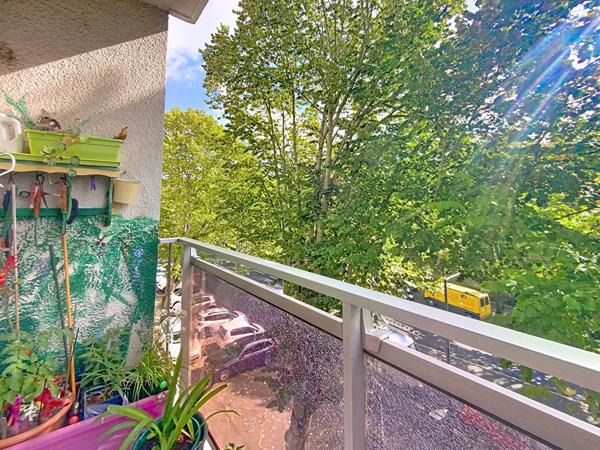 A vendre, Angers les hauts de la doutre, appartement type 3 lumineux exposé Sud Est, 3ème étage, ascenseur, 2 chambres, balcon, cuisine aménagée équipée, cave, garage fermé.