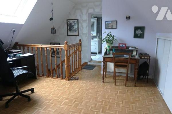 ENSEMBLE IMMOBILIER, comprenant deux maisons pouvant être réunies et totalisant env. 226m2hab.,...