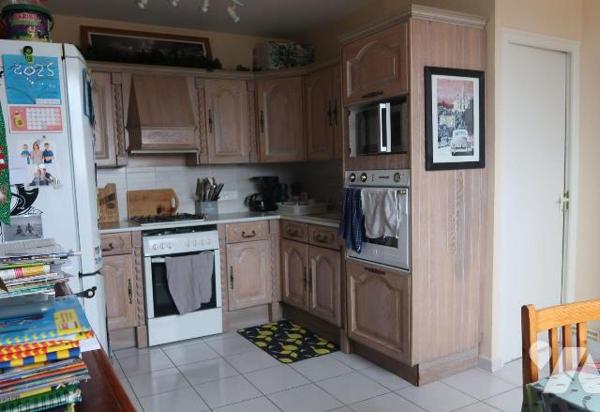 ENSEMBLE IMMOBILIER, comprenant deux maisons pouvant être réunies et totalisant env. 226m2hab.,...