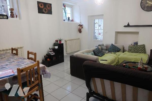 ENSEMBLE IMMOBILIER, comprenant deux maisons pouvant être réunies et totalisant env. 226m2hab.,...