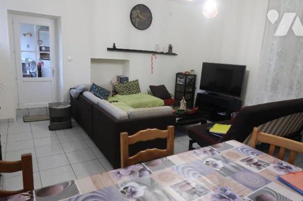 ENSEMBLE IMMOBILIER, comprenant deux maisons pouvant être réunies et totalisant env. 226m2hab.,...