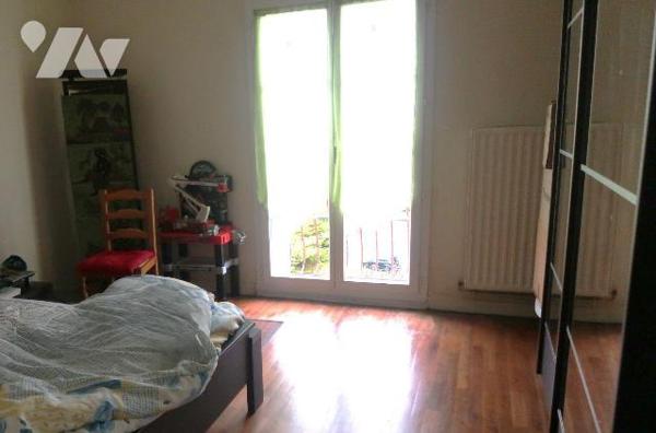 ENSEMBLE IMMOBILIER, comprenant deux maisons pouvant être réunies et totalisant env. 226m2hab.,...