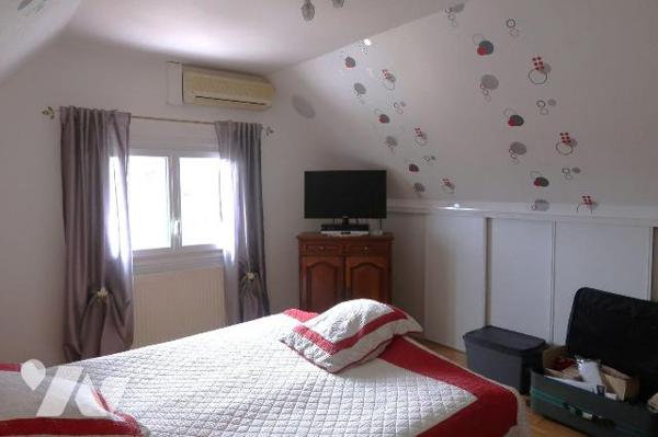 ENSEMBLE IMMOBILIER, comprenant deux maisons pouvant être réunies et totalisant env. 226m2hab.,...