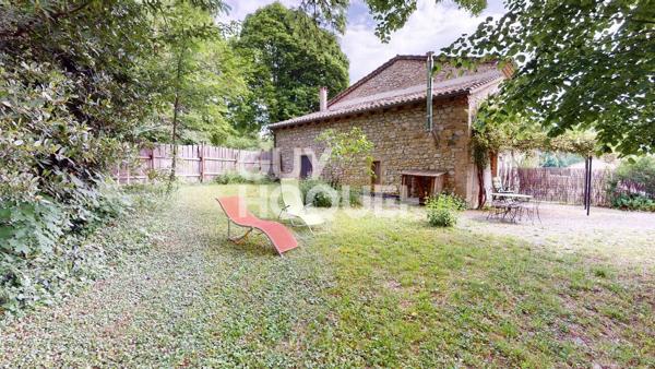 Propriété en pierre à Saillans + 2 gîtes sur plus de 2 hectares.