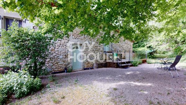 Propriété en pierre à Saillans + 2 gîtes sur plus de 2 hectares.