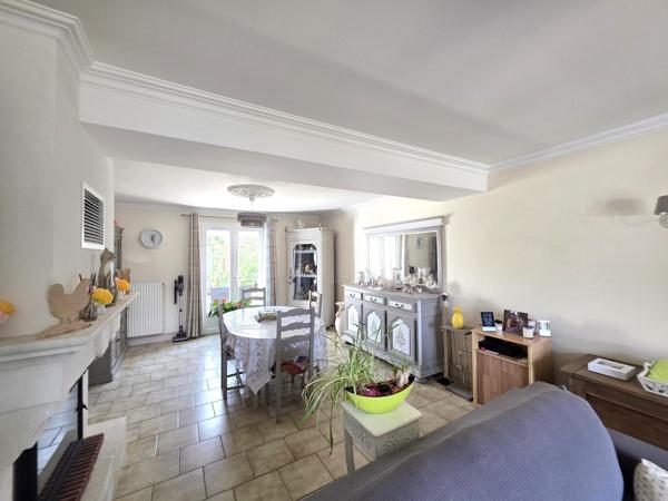 Belle maison traditionnelle avec vie de plain-pied ! Double garage, atelier, cave.