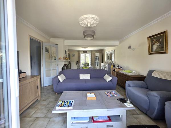 Belle maison traditionnelle avec vie de plain-pied ! Double garage, atelier, cave.