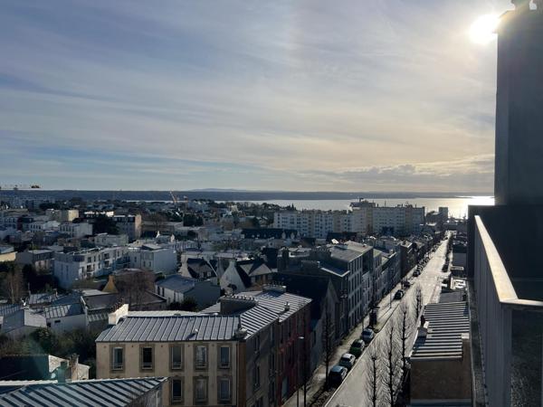 Dernier étage – Appartement lumineux avec vue panoramique sur la rade de Brest - ascenseur