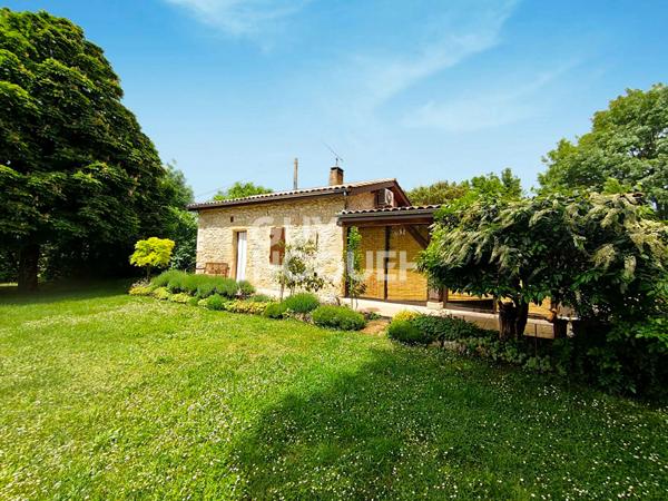 Charmante maison en pierre rénovée avec piscine Cadre campagne exceptionnel