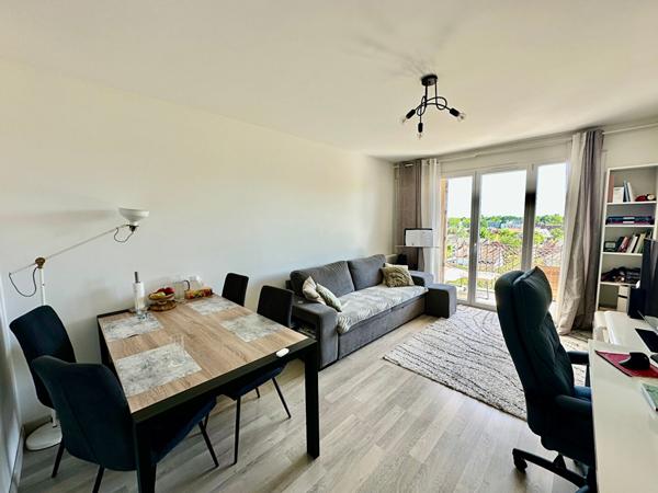 Appartement lumineux dernier étage avec balcon, garage et cave - Saint-Jean-de-Braye