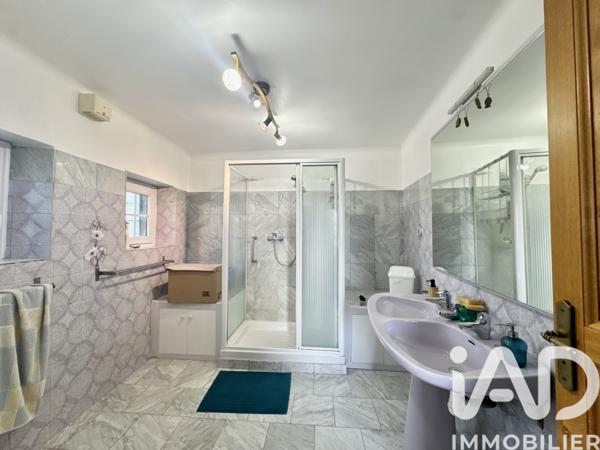 Maison à vendre 4 pièces 135 m² Saint-Mitre-les-Remparts