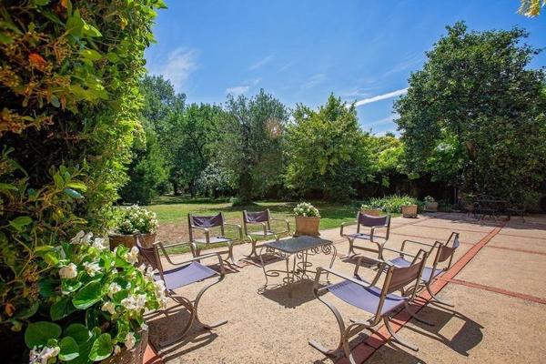 Aux portes de Carcassonne: magnifique propriété, parc de 1,5 Ha, piscine. Carcassonne