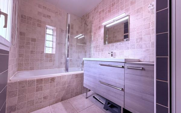 Maison à vendre    9 pièces •  Vestric-et-Candiac