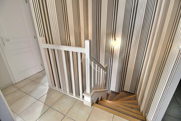 À VENDRE VILLA DE TYPE F5 D'ÉVELOPANT 120 M² HABITABLE AVEC PISCINE SUR TERRAIN 3 FACES