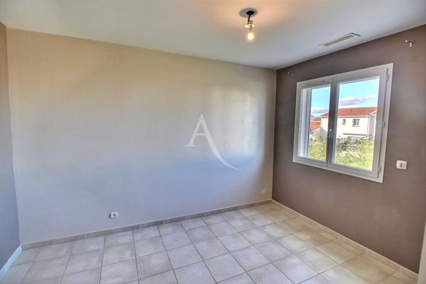 À VENDRE VILLA DE TYPE F5 D'ÉVELOPANT 120 M² HABITABLE AVEC PISCINE SUR TERRAIN 3 FACES