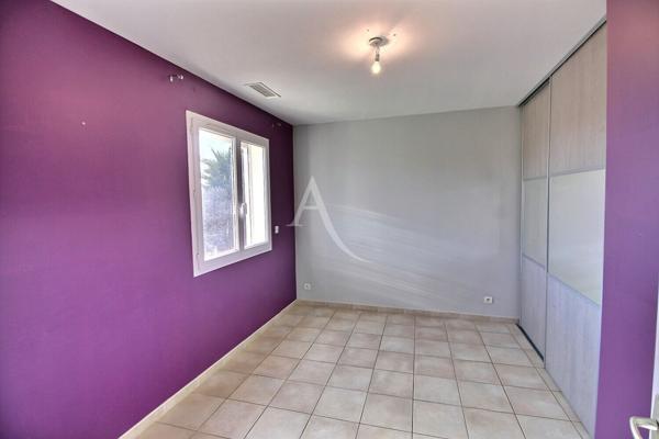 À VENDRE VILLA DE TYPE F5 D'ÉVELOPANT 120 M² HABITABLE AVEC PISCINE SUR TERRAIN 3 FACES