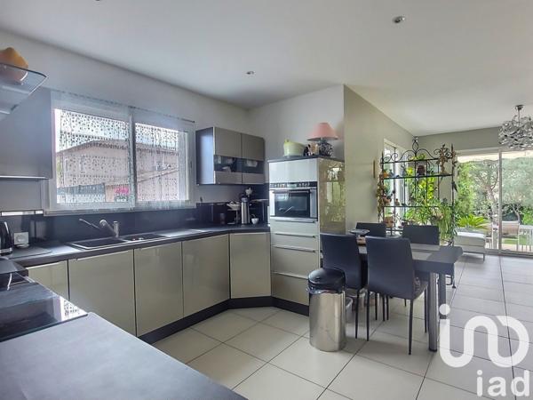 Maison 5 pièces de 140 m² à La Crau (83260)