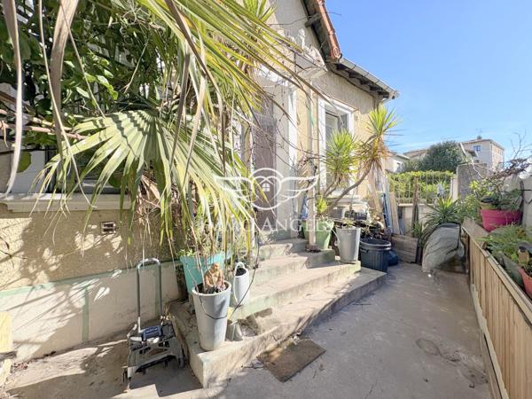 ENTRE VILLE ET MER MAISON DE 105 M² AVEC  MEZZANINE AMENAGEE ET UNE COUR