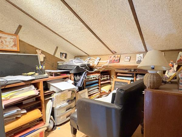 ENTRE VILLE ET MER MAISON DE 105 M² AVEC  MEZZANINE AMENAGEE ET UNE COUR