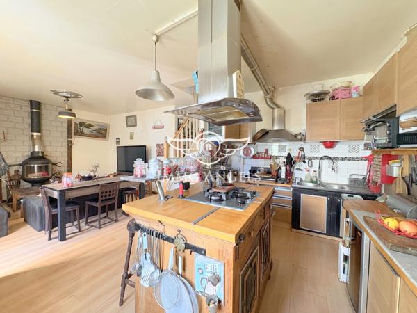 ENTRE VILLE ET MER MAISON DE 105 M² AVEC  MEZZANINE AMENAGEE ET UNE COUR