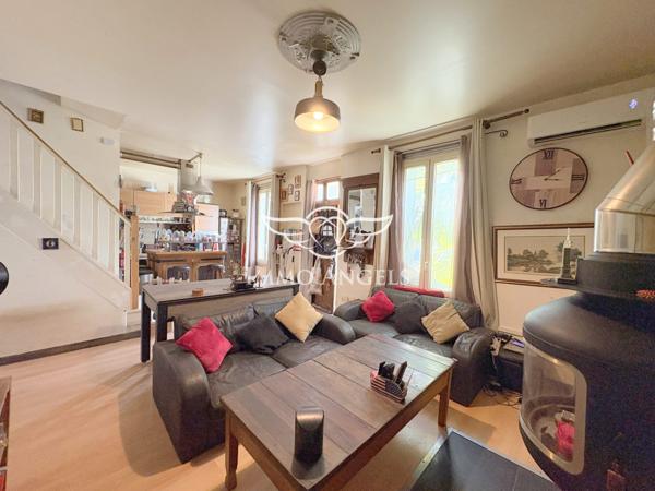 ENTRE VILLE ET MER MAISON DE 105 M² AVEC  MEZZANINE AMENAGEE ET UNE COUR