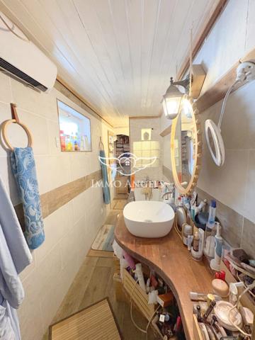 ENTRE VILLE ET MER MAISON DE 105 M² AVEC  MEZZANINE AMENAGEE ET UNE COUR