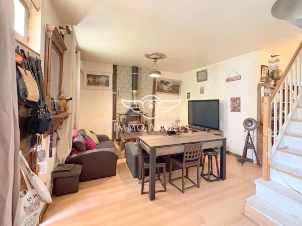 ENTRE VILLE ET MER MAISON DE 105 M² AVEC  MEZZANINE AMENAGEE ET UNE COUR