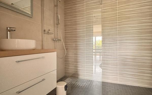 Appartement à vendre    3 pièces • 70,55 m2 Sainte-Foy-lès-Lyon