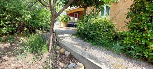 Pavillon familial de 2009, 3 chambres, garage.