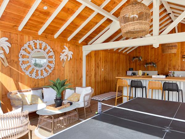 A VENDRE - Maison familiale de 6 chambres-280m² - Vie de plain pied -Piscine et Jardin à 5 minutes d'Angers