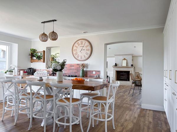 A VENDRE - Maison familiale de 6 chambres-280m² - Vie de plain pied -Piscine et Jardin à 5 minutes d'Angers