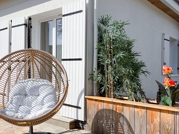 A VENDRE - Maison familiale de 6 chambres-280m² - Vie de plain pied -Piscine et Jardin à 5 minutes d'Angers