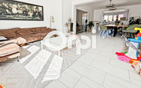 Appartement à vendre    3 pièces • 94,30 m2 Coudekerque-Branche
