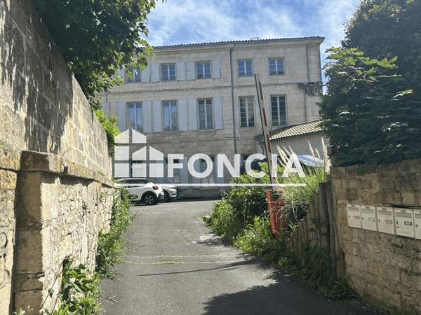 Location Appartement 3 pièces 73.2 m² - RUE SEGRETAIN Niort 79000